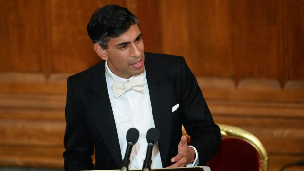 Rishi Sunak na každoroční formální večeři s londýnským starostou Lord Mayor&#039;s Banquet