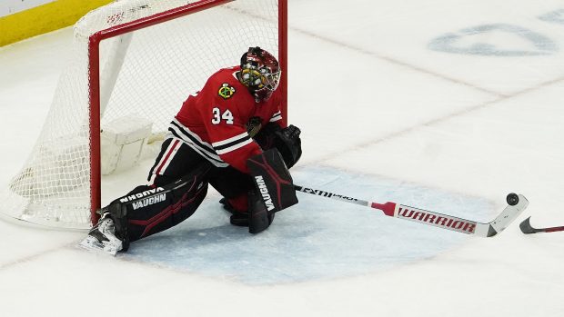 Chicagu nestačilo 23 zákroků Petra Mrázka (na snímku) a podlehlo Anaheimu 2:3 v prodloužení