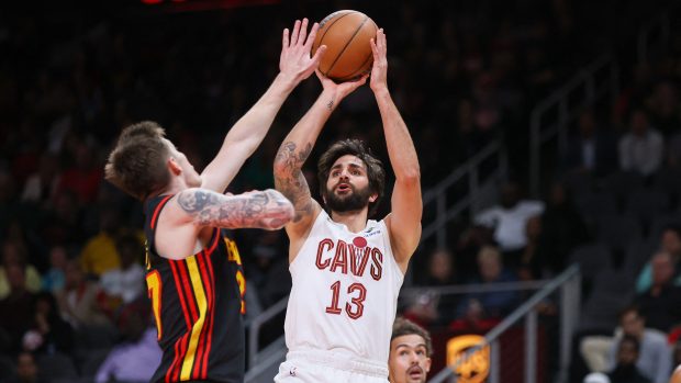 Vít Krejčí brání Rickyho Rubia z Clevelandu