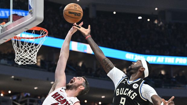 Basketbalisté Milwaukee i bez zraněného Janise Adetokunba přehráli doma Miami 138:122 a srovnali sérii osmifinále play off NBA na 1:1