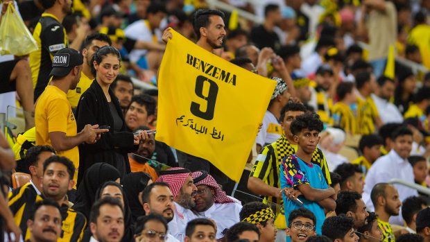 Fanoušci saúdského klubu Al-Ittihad vítají hvězdného Karima Benzemu