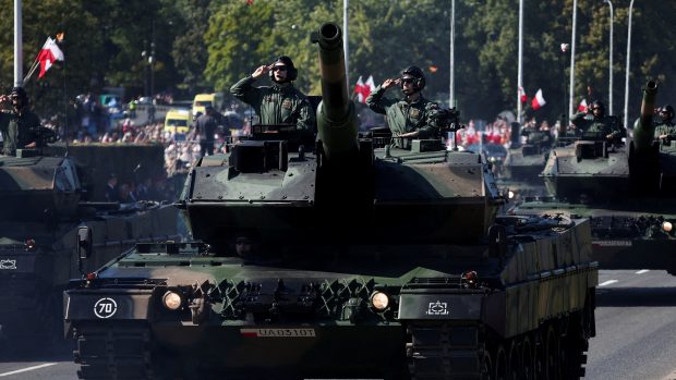 Vojenská přehlídka během Dne polské armády 15. srpna 2023