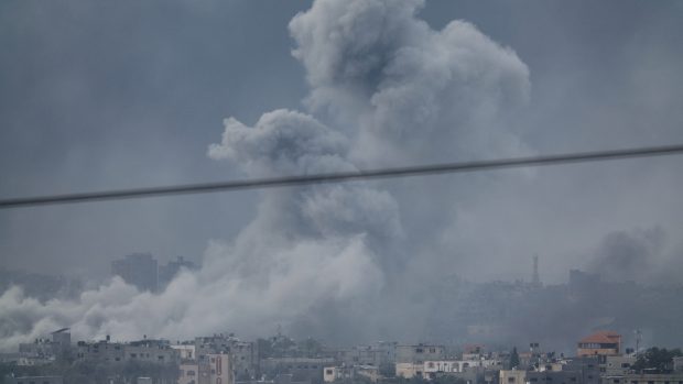 Kouř po leteckém útoku na Pásmo Gazy