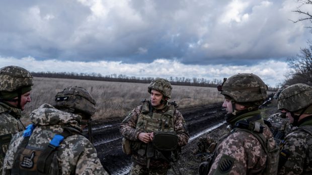 Ukrajinští vojáci poblíž města Marjinka
