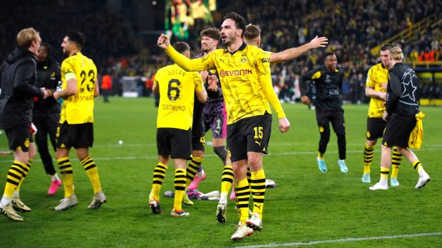 Fotbalisté Borussie Dortmund slaví postup do čtvrtfinále Ligy mistrů