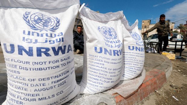 Vysídlení Palestinci čekají na pomoc Agentury OSN UNRWA