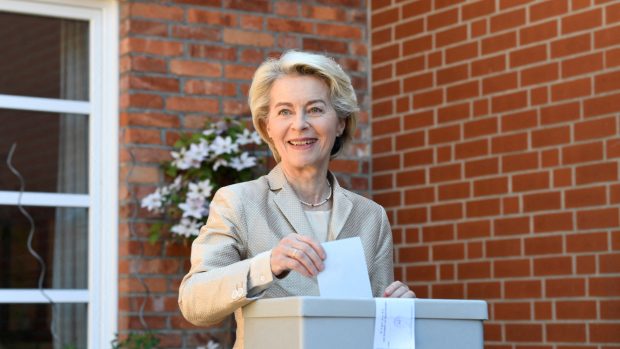 Ve volbách do Evropského parlamentu odvolila i předsedkyně Evropské komise Ursula von der Leyenová