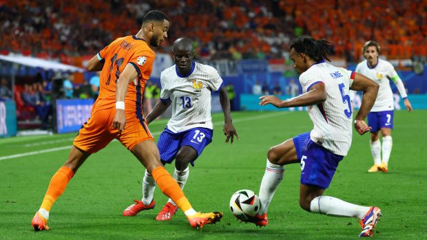 Zápas na fotbalovém Euru mezi Nizozemskem a Francií nabídl plno soubojů, ale gólu se diváci nedočkali