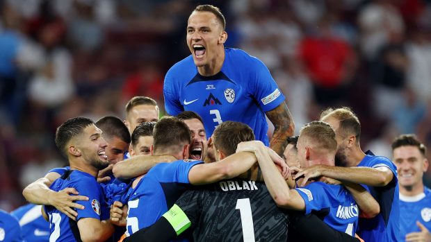 Fotbalisté Slovinska slaví historický postup do osmifinále mistrovství Evropy
