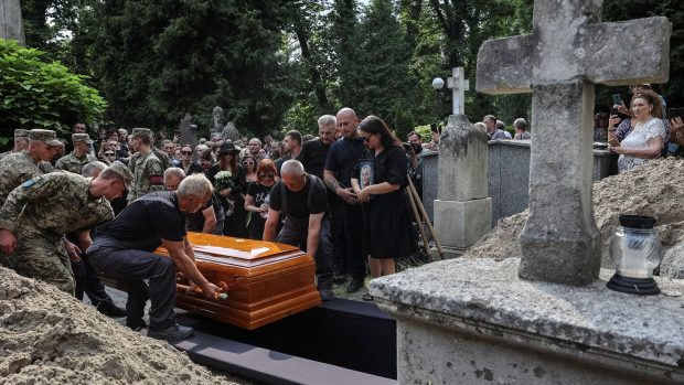 Pohřeb ukrajinské profesorky a političky Iryny Farionové, která byla v pátek smrtelně zraněna střelou neznámého muže na ulici ve Lvově 22. července 2024