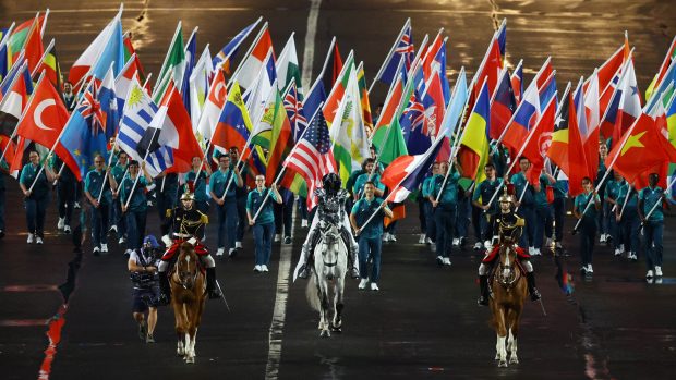 Vlajkový průvod na zahajovací ceremoniál olympijských her