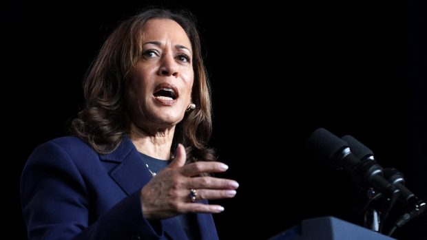 Americká viceprezidentka Kamala Harrisová během projevu při příležitosti 60. mezinárodního bienále spolku Sigma Gamma Rho Sorority Inc. v Houstonu, Texas, USA, 31. července 2024