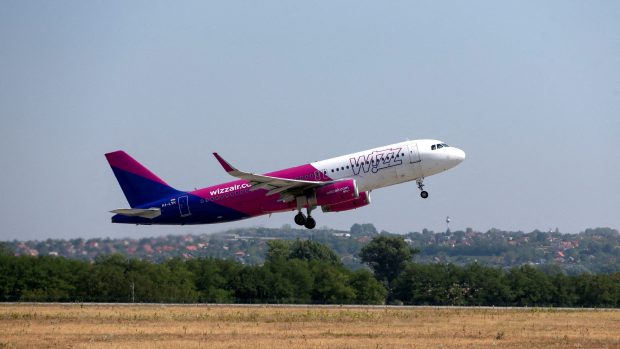 Letadlo společnosti Wizz Air startuje z mezinárodního letiště Ference Liszta v Budapešti,