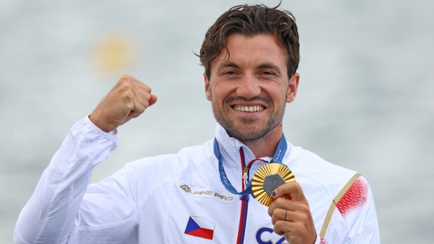 Rychlostní kanoista Martin Fuksa se zlatou olympijskou medailí