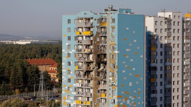 Poškozená budova v oblasti města Ramenskoje (fotografie z 10. září 2024)