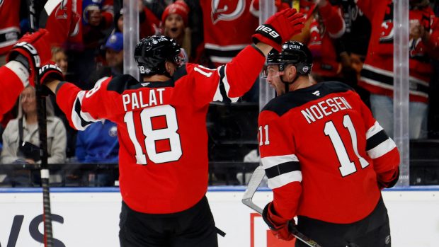 Hokejista Ondřej Palát slaví první gól New Jersey Devils v zápase NHL v Praze