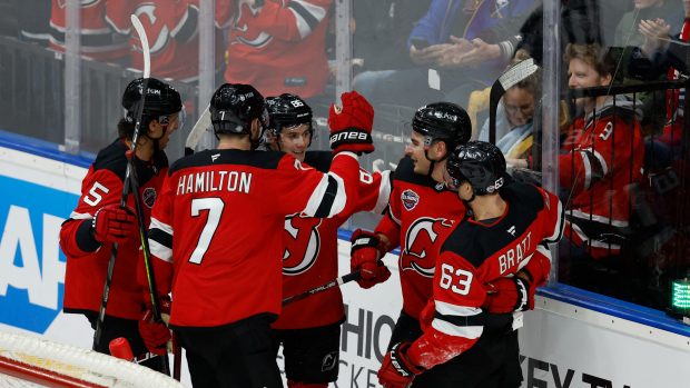 Hokejisté New Jersey Devils slaví druhé vítězství v Praze nad Buffalem Sabres