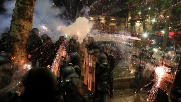 Zásah policie proti demonstrantům v Tbilisi