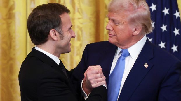 Americký prezident Donald Trump a francouzský prezident Emmanuel Macron v den tiskové konference v Bílém domě ve Washingtonu, 24. února 2025