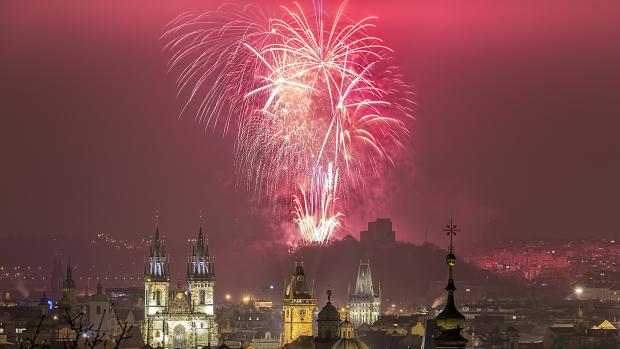 Novoroční ohňostroj v Praze v roce 2016