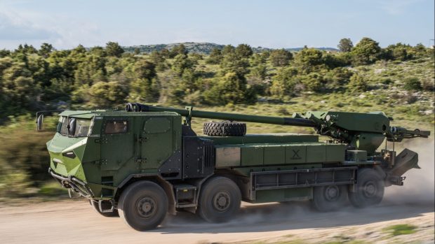 dělostřelecká houfnice CAESAR 8x8 francouzské firmy Nexter Systems