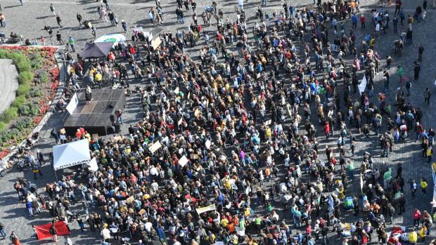 Studenti stávkují za klima na Staroměstském náměstí