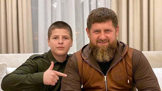 Čečenský vůdce Ramzan Kadyrov s jeho patnáctiletým synem Adamem