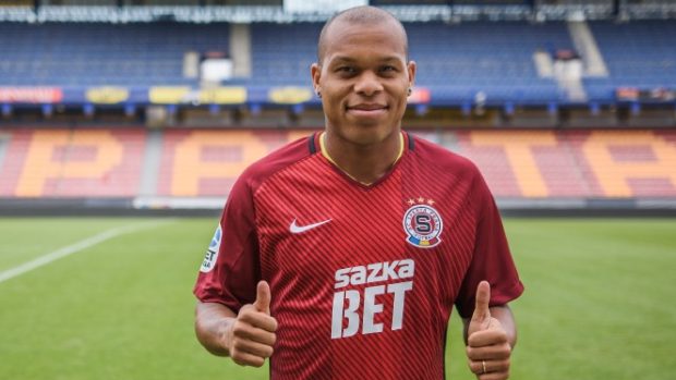 Nová posila fotbalové Sparty Jonathan Biabiany.