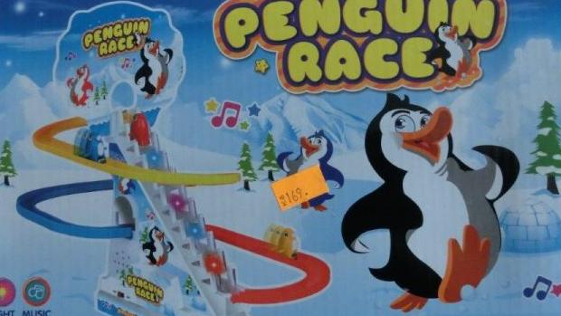 Česká obchodní inspekce zákazala prodej hračky Penguin Race.