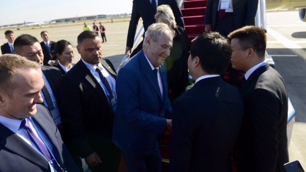 Prezident Zeman doletěl do Pekingu na svou pátou návštěvu Číny.