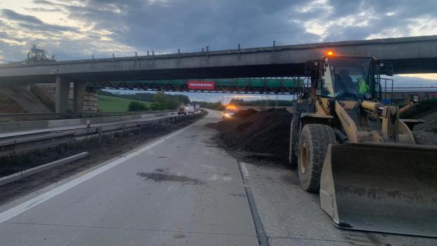 Demolice nadjezdů na dálnici D1 u Brna