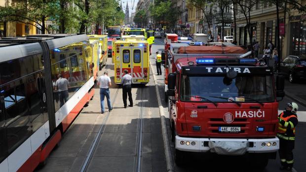 V centru Prahy se srazily dvě tramvaje. Nehoda se stala u tramvajové zastávky Štěpánská v ulici Ječná mezi I. P. Pavlova a Karlovým náměstím.