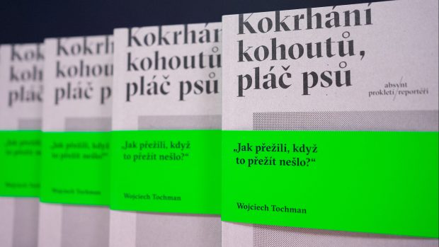 Vyhrajte knihu Kokrhání kohoutů, pláč psů ze série Prokletí reportéři