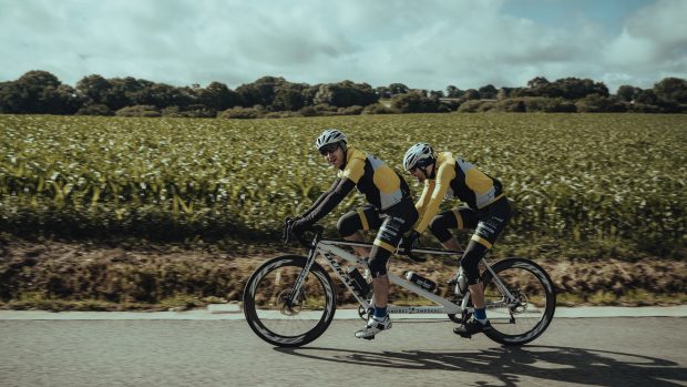 Ondřej Zmeškal (vpravo) s trasérem Markem Peterkou na Tour de France