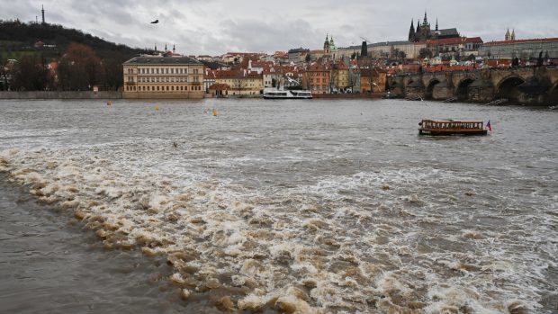 Průtok na Vltavě v Praze je vyšší