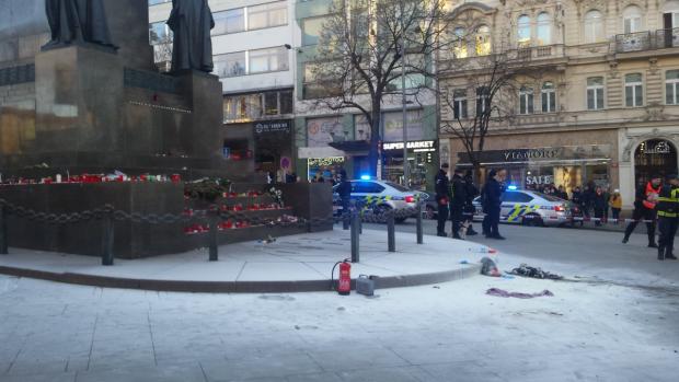 Muž se měl zapálit přímo pod sochou Svatého Václava na Václavském náměstí v Praze