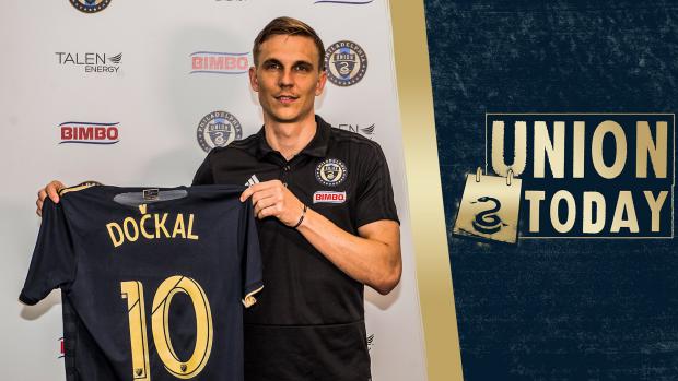 Bořek Dočkal s dresem Philadelphie Union