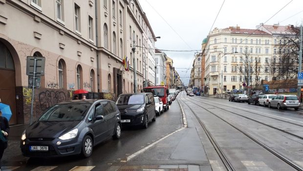 Dopravní kolaps na pražském Žižkově ve středu.