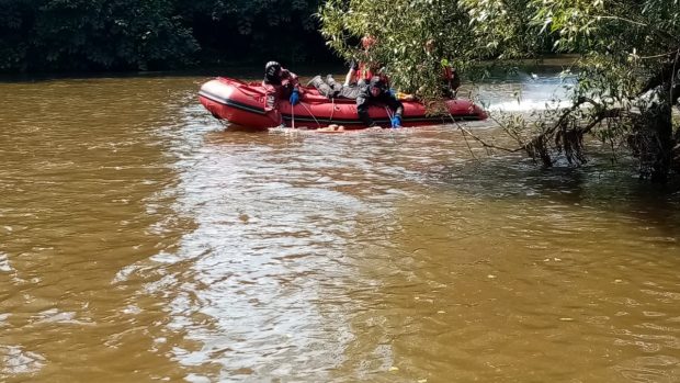 Policejní pátrání po chlapcích v řece Sázavě.