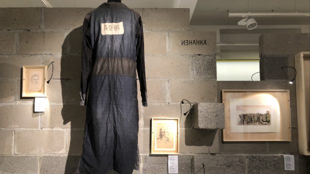 Exponáty představené na výstavě Memorialu často předali sami bývalí vězni gulagu nebo jejich příbuzní