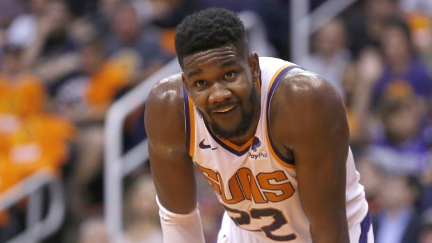 Basketbalista Phoenixu Suns Deandre Ayton