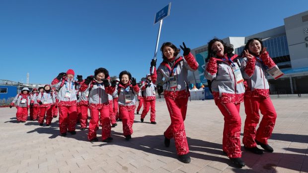 Nástup olympijských dobrovolníků v jihokorejském Pchjongčchangu.