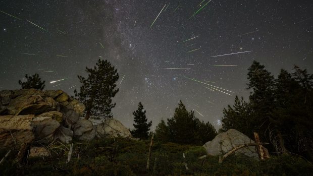 Meteorický roj Perseid v roce 2023 v nejjižnější části amerického národního parku Sequoia poblíž vrcholu Piute Peak v jižní Sierra Nevadě