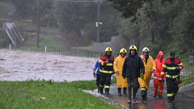 Hasiči monitorují situaci v České Vsi