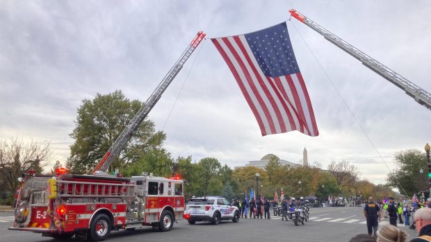 Průvod ve Washingtonu oslavil Den válečných veteránů