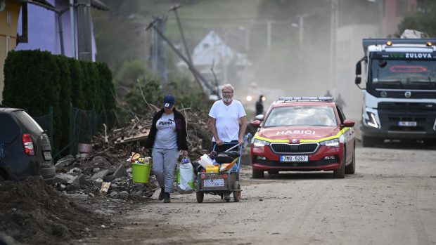 Některá místa jsou už autem dostupná, jiná stále zůstávají odříznutá od obce