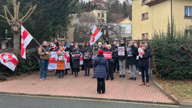 Protest před běloruskou ambasádou v Praze