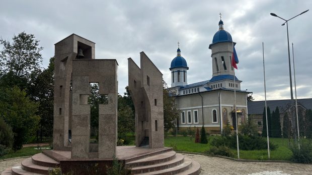 Pomník padlých Moldavanů ve válce v Podněstří. Na obou stranách bylo dohromady kolem tisíce obětí