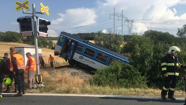 Střet vlaku s dodávkou na Rakovnicku