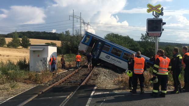 Střet vlaku s dodávkou na Rakovnicku